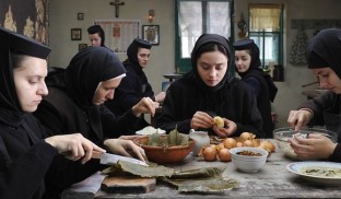 „După dealuri”, marele câştigător al galei Best Film Fest 2013. Cristian Mungiu, desemnat cel mai bun regizor