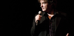 VIDEO Actorul irlandez Dylan Moran va susţine un show de stand-up comedy, pe 8 octombrie, la Bucureşti