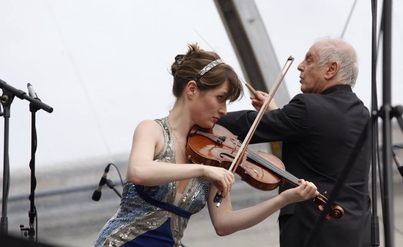 VIDEO Lisa Batiashvili, una dintre cele mai „vânate“ violoniste ale momentului, concertează la Festivalul „Enescu“