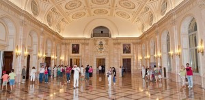 Vizite ghidate în corpul central al Palatului Regal din Capitală, în weekend