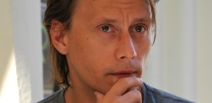 CRONICĂ DE FESTIVAL UnderCloud: Festivalul care îl prezintă pe Marius Manole într-o piesă regizată de Radu Beligan