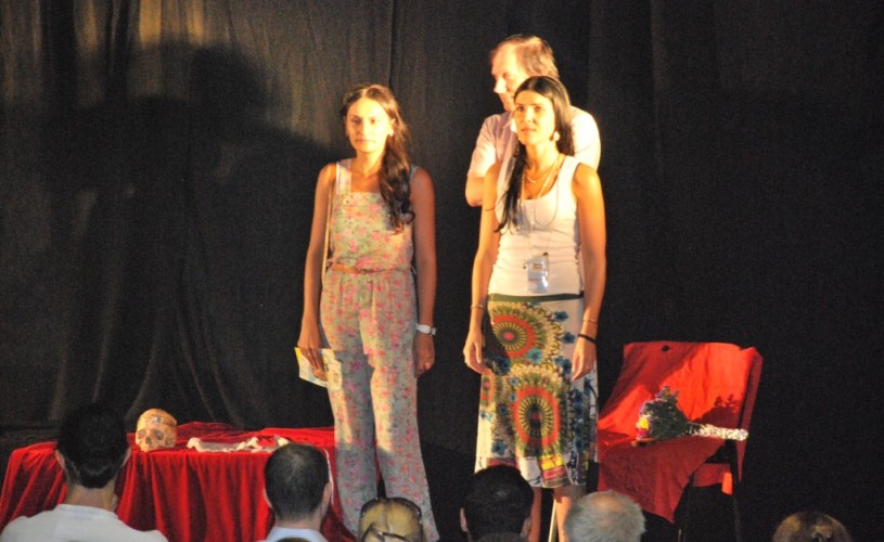 VIDEO Teatru cu capul în nori