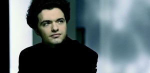 VIDEO Legendarul pianist Evgeny Kissin vine la Bucureşti, în Festivalul Enescu