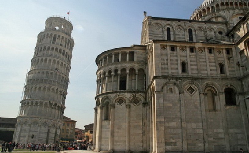 Turnul din Pisa a început să se îndrepte în urma lucrărilor de consolidare