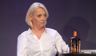 Teatrul Metropolis – 6 ani de existenţă. 6 invitaţii duble la spectacolul „Sex“, cu Emilia Popescu!