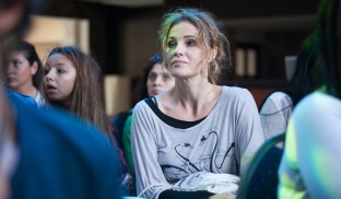 Lia Bugnar: „Teatrul e o minciună foarte adevărată atunci când e spusă bine“