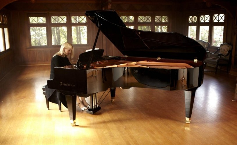 Valentina Lisitsa are 20 de studenţi invitaţi speciali la concert