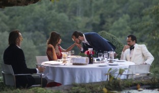 Dom Hemingway, cu Jude Law şi Mădălina Ghenea. Câştigă două invitaţii!