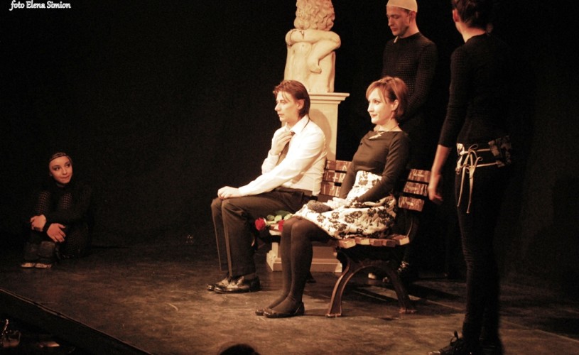 Două liniuţe – învaţă de la teatru ce nu eşti în stare să faci singur