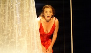 Ioana Craciunescu, one woman show