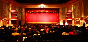 10 lucruri pe care teatrele trebuie să le facă urgent, pentru a se salva
