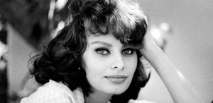 Sophia Loren spune că s-au făcut presiuni asupra sa să îşi