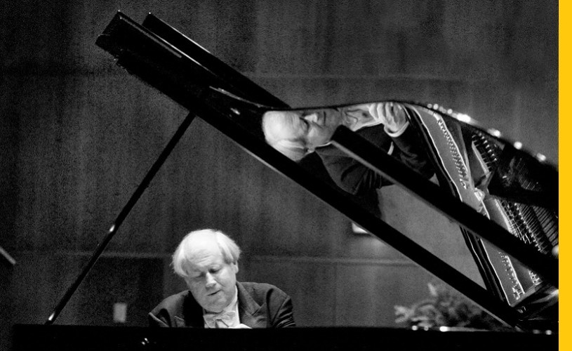 Cel mai bun pianist în viaţă este…