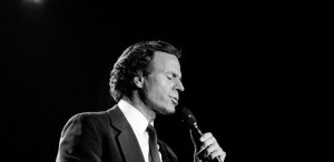 Julio Iglesias, alături de români, după tragedia din Colectiv