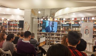 Julian Barnes: Am 70 de ani și sunt un copil al Războiului Rece