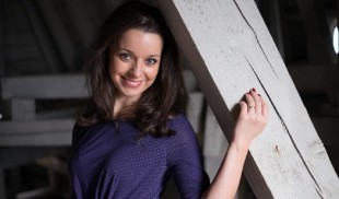 Sabina Brândușe: „Orice ar fi, teatrul nu dăunează”