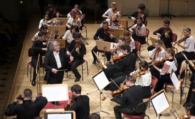 Romanian Sinfonietta Orchestra revine la Ateneul Român
