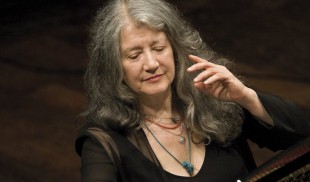 Legendara pianistă Martha Argerich revine pe scena Festivalului Enescu 2017, după zece ani