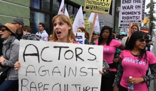 Sute de persoane au mărșăluit duminică la Hollywood în sprijinul victimelor hărțuirii sexuale. #MeToo