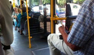 Lecții de viață între două stații. POVEȘTILE lui DEDE’s (din autobuz*)