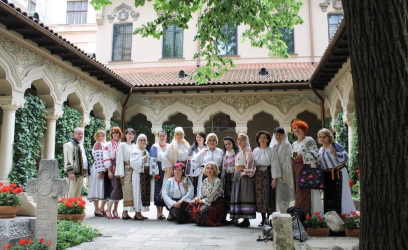 “Parada costumului popular”, in București
