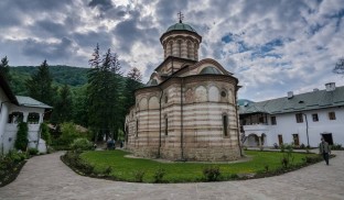 630 de ani de la sfinţirea Mănăstirii Cozia– minune a Evului mediu românesc