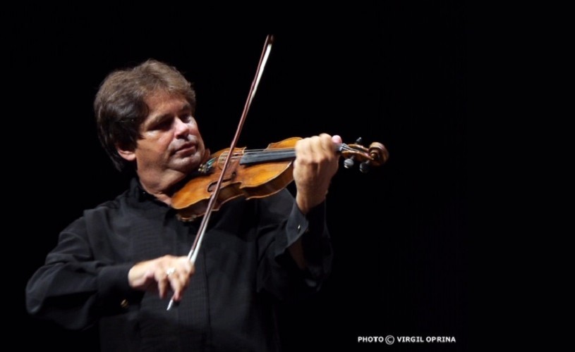 Gabriel Croitoru cântă pe vioara lui George Enescu, la Sala Radio