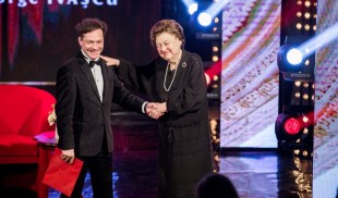 VIDEO George Ivașcu a aniversat-o pe Tamara Buciuceanu-Botez la 12 ani de Teatru Metropolis
