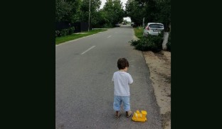 O lună mai târziu