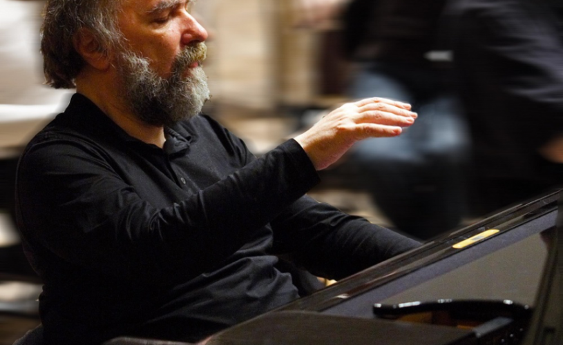 Celebrul pianist Radu Lupu concertează, cu casa închisă, la Royal Festival Hall din Londra