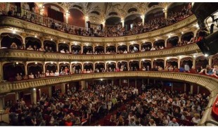 Ghid de bună purtare la teatru. 10 lucruri pe care nu trebuie să le faci