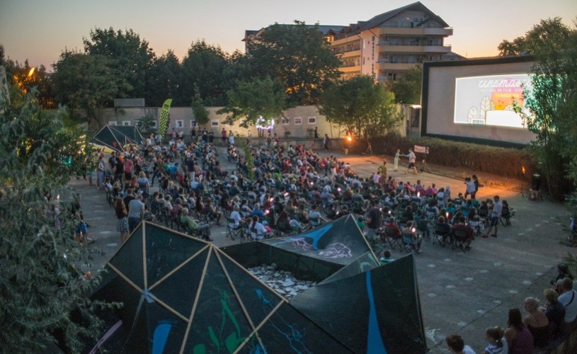 Cinemascop revine! Grădina de vară din Eforie Sud găzduieşte din nou proiecţii de film