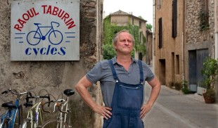 „Secretul lui Raoul Taburin”: O comedie care-ți face bine, chiar dacă poate nu e de Cannes