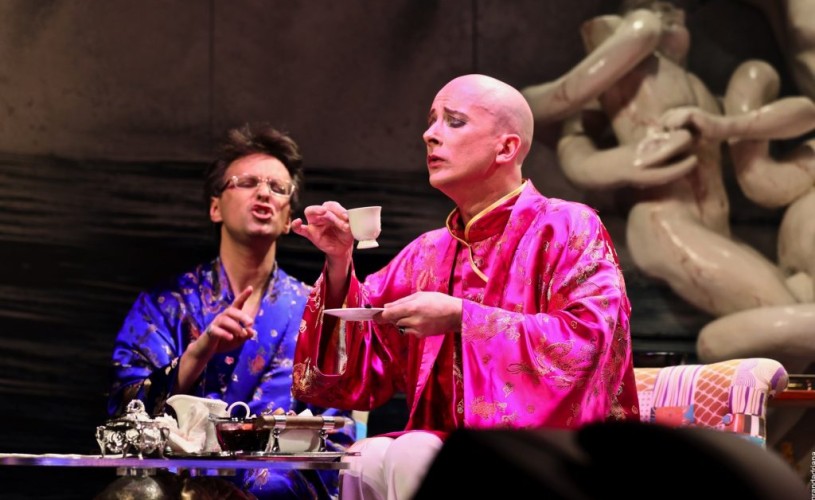 „Colivia cu nebune”: una dintre comediile cel mai bine făcute și jucate