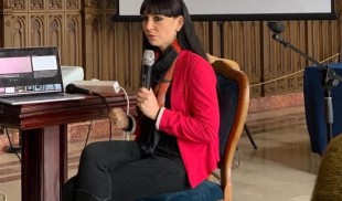 Anna McNay: Arta trebuie să afecteze visceral privitorul