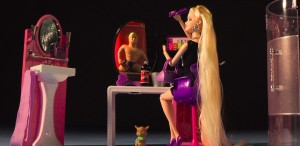 Scurtmetrajul „Plastic semiotic”, regizat de Radu Jude, prezentat la Festivalul de Film de la Veneția