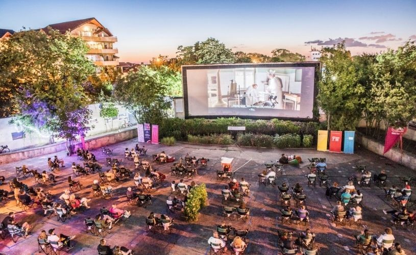Grădina de vară din Eforie Sud vă așteaptă – a început festivalul Cinemascop