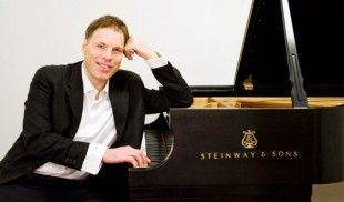 Concertele pentru două piane de Mozart și Poulenc răsună la Ateneul Român