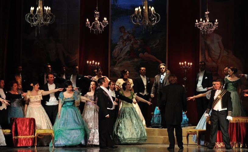 „La Traviata” închide stagiunea 2021 – 2022 a Operei Brașov!