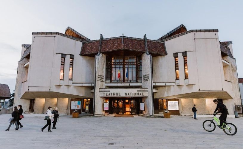 Apel la solidaritate: sprijin pentru lucrări de consolidare a Teatrului Naţional Târgu-Mureş