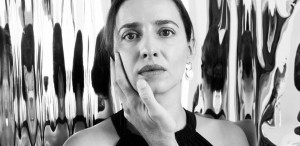Zece femei din literatura română sparg stereotipurile în instalația fotografică „Cele care nu se văd”