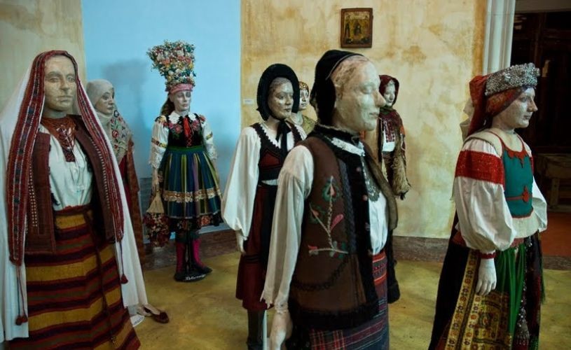 Un adevărat tezaur folcloric din colecția Muzeului Țăranului Român va fi expus temporar într-un Infinity Room la Art Safari