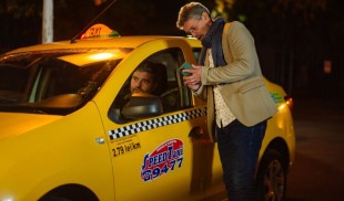 TAXIMETRIȘTI, filmul care îi readuce pe Monica Bîrlădeanu și Andi Vasluianu pe același generic după 10 ani de la „Despre oameni și melci”