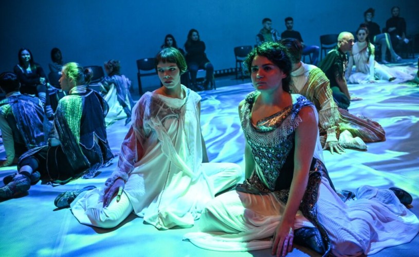 TNRS dăruiește spectacolul „Felii” de Ziua Mondială a Teatrului pe Scena Digitală
