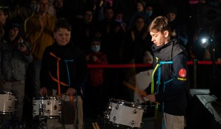 Peste 8.000 de copii din Cantus Mundi cântă pentru Ora Pământului