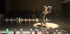 „Flori, pietre și alți demoni”, un performance colectiv AREAL, în premieră la TEATRELLI