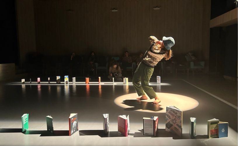 „Flori, pietre și alți demoni”, un performance colectiv AREAL, în premieră la TEATRELLI