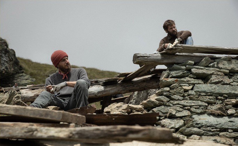 „Cei opt munți”, o poveste emoționantă și intimă despre prietenie și munte, câștigător al Premiului Juriului la Cannes, din 24 martie la cinema
