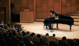 Turneul Pianul Călător 13 al pianistului Horia Mihail începe pe 4 mai, la Londra
