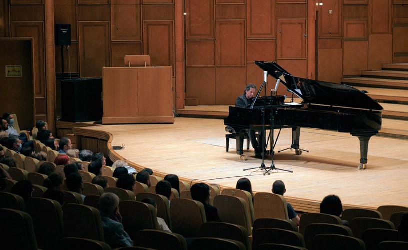Turneul Pianul Călător 13 al pianistului Horia Mihail începe pe 4 mai, la Londra